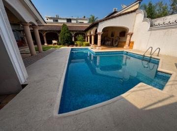 Casa · 752m² · 4 Recámaras · 3 Estacionamientos · Casa en Venta en Cumbres 4º Sector, Monterrey | Frente a Parque, 3 Lofts Inde