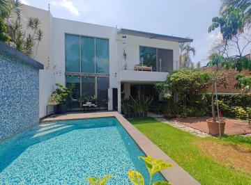 Casa · 300m² · 4 Recámaras · 3 Estacionamientos · Casa Sola en Venta en Vista Hermosa Cuernavaca Morelos
