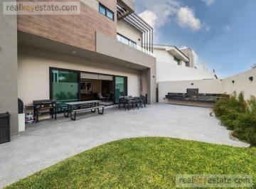 Casa · 553m² · 4 Recámaras · 3 Estacionamientos · Casa en Venta en La Joya, Monterrey, N. L.
