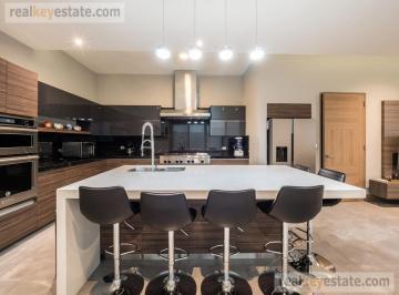 Casa · 553m² · 4 Recámaras · 3 Estacionamientos · Casa en Venta en La Joya, Monterrey, N. L.