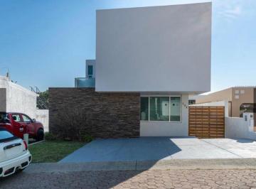 Casa en condominio de 4 habitaciones, Zapopan · Casa Dentro de Condominio en Venta o Renta en Bugambilias Segunda Sección