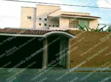 Casa de 4 habitaciones, Cuernavaca · Casa de 200 m² con 4 Habitaciones en Renta en Lomas de Ahuatlán Cuernavaca Morelos. Zona Norte.
