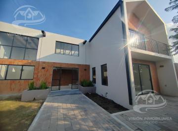 Casa · 238m² · 3 Recámaras · 4 Estacionamientos · Casa en Pueblo San Matías Tepetomatitlan