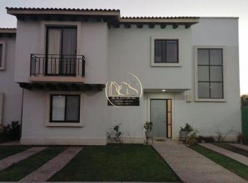 Casa en condominio · 230m² · 3 Recámaras · 3 Estacionamientos · Casa Amueblada en Renta Quintas Campo Real Celaya