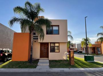 Casa · 220m² · 2 Recámaras · 2 Estacionamientos · Casa en Renta Fraccionamiento Puerta Real
