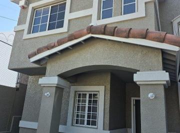 690334faab8f5c4c43785485e92f348e965fba514285dddc879172a0943bb0d9 · Casa Amplia en Renta | 225 m² de Construcción | 3 Recámaras | Rancho El Grande |