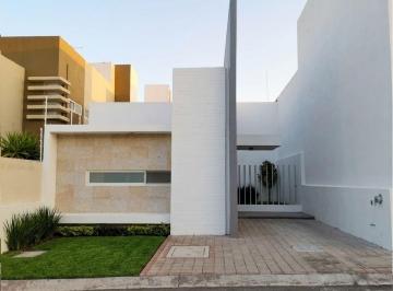 Casa de 3 habitaciones, Querétaro · Casa en Renta Juriquilla Privada 3 Rec A/c 2 1/2 Baños Terraza 2 Est Circuito Cerrado Lujo
