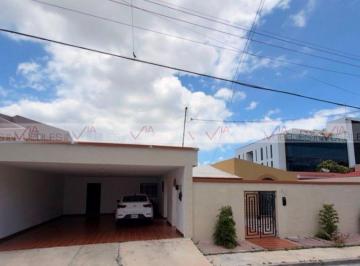 Casa · 481m² · 3 Recámaras · 2 Estacionamientos · Casa en Venta en Monterrey