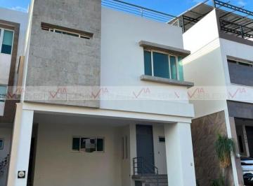 Casa · 305m² · 3 Recámaras · 2 Estacionamientos · Casa en Venta en Monterrey