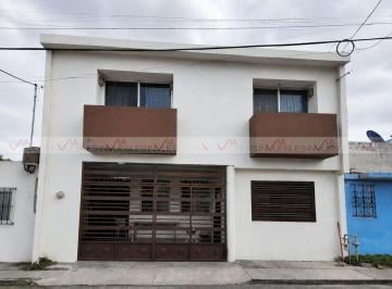 Casa · 176m² · 5 Recámaras · Casa en Venta en Monterrey
