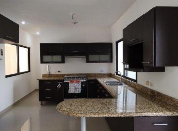 Casa · 214m² · 2 Recámaras · 2 Estacionamientos · Casa en Venta en Col. Maya, Mérida Yucatán (Eb - Vv3359)