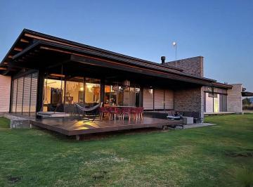 Casa de 4 habitaciones, Tapalpa · Se Vende Fracción Hermosa Casa en Tapalpa