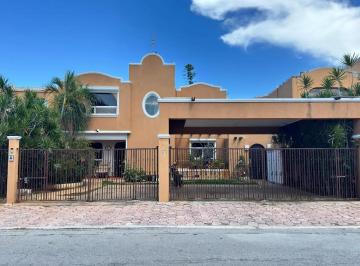 1 · Casa en Venta en Pok Ta Pok, Zona Hotelera de Cancún, ¡Ubicación Privilegiada!