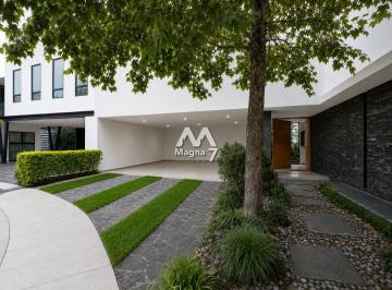Casa de 5 habitaciones, Zapopan · Casa de Lujo en Venta Zona Real
