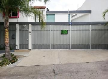 Casa de 4 habitaciones, Zapopan · Casa en Venta en Bugambilias 2ª Sección