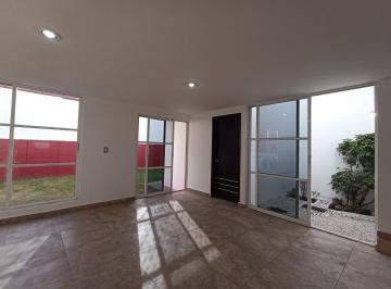 Casa · 198m² · 4 Recámaras · 2 Estacionamientos · Casa en Hacienda del Valle I