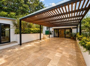 Casa · 200m² · 3 Recámaras · 1 Estacionamiento · Casa en Avandaro