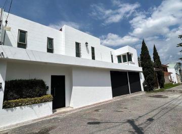 Casa · 300m² · 4 Recámaras · 4 Estacionamientos · Casa en Renta en Metepec Cerca de Sportika