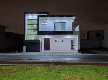 Casa · 300m² · 3 Recámaras · 2 Estacionamientos · Casa - Saltillo