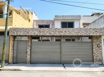 Casa · 202m² · 3 Recámaras · 2 Estacionamientos · Casa en Venta en Fraccionamiento Paraíso Coatzacoalcos