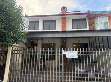 Casa de 4 habitaciones, Naucalpan de Juárez · Casa de 150 m² con 4 Recámaras en Venta en Jardines de Satélite Calle Via Lactea