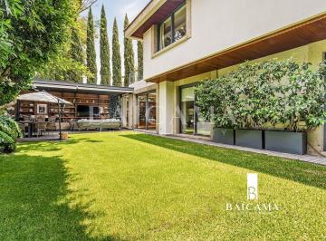0e7fa95cfde30cda7bbacdf855cda2acba17072e63c5a40a5f030e8633f0b1ad · Casa en Venta en Bosques de Las Lomas con Vistas Al Jardín