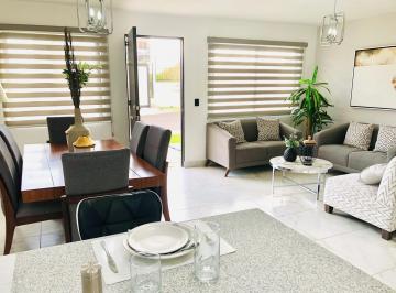 Casa · 122m² · 4 Recámaras · 2 Estacionamientos · Casa en El Refugio de 4 Recámaras (1 en Planta Baja)