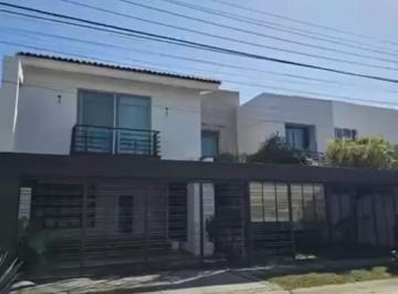 Casa de 6 habitaciones, Zapopan · Casa de Doble Altura en Excelente Ubicación en Zapopan, Jalisco