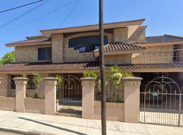 Casa de 5 habitaciones, Tampico · Casa en Venta en Petrolera con 581 m² de Superficie de Terreno y 5 Recámaras