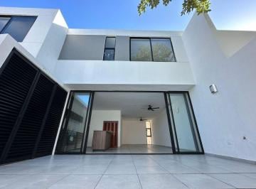 Casa en condominio de 2 habitaciones, Mérida · Townhouse en Renta en Temozón Norte