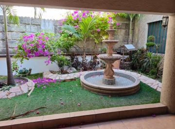 Casa · 338m² · 5 Recámaras · 3 Estacionamientos · Hermosa Casa en Renta Ubicación Inmejorable Colonia Carretas - (4)