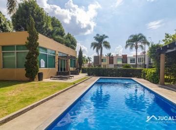 Casa de 3 habitaciones, Zapopan · Casa en Venta en Coto con Alberca en Av Aviación, Solares, Zapopan, Jalisco