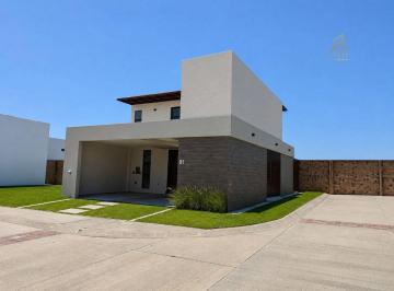 Casa · 205m² · 3 Recámaras · 2 Estacionamientos · Venta de Casa en Punta Tiburón con Vista Al Mar