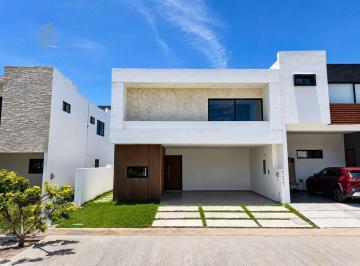 Casa · 208m² · 3 Recámaras · 2 Estacionamientos · Venta de Casa en Punta Tiburón Frente a Parque