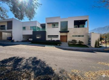 Casa · 359m² · 3 Recámaras · 2 Estacionamientos · Casa en Venta en Valle de Cristal, Monterrey, Nuevo León