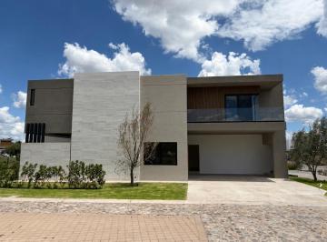 Casa · 543m² · 3 Estacionamientos · Casa en Venta en El Campanario Qqueretaro