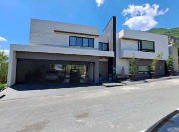 Casa de 4 habitaciones, Monterrey · Casa en Venta El Uro Fraccionamiento Privado