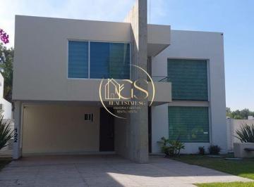 Casa en condominio · 280m² · 4 Recámaras · 4 Estacionamientos · Casa en Venta San Lorenzo Residencial Celaya