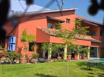 Casa · 800m² · Casa en Venta en Los Apantles, Zona Sumiya