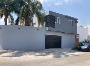 Casa · 154m² · 2 Recámaras · 2 Estacionamientos · Casa en Venta en Esquina en Brisas del Pedregal