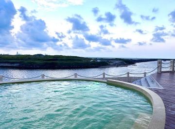Vive todos los días como si estuvieras de vacaciones.
Disfruta de un exclusivo · Espectacular Departamento Amueblado Frente Al Mar con Amenidades