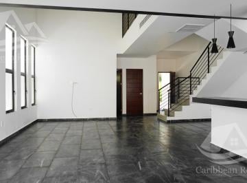 Casa · 293m² · 3 Recámaras · 2 Estacionamientos · Casa en Cancun en Residencial Aqua