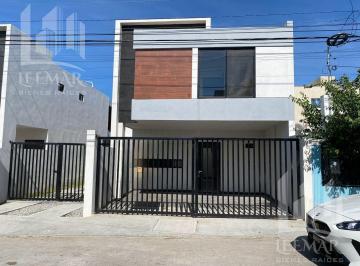 Casa · 136m² · 3 Recámaras · 2 Estacionamientos · Casa en Venta de 3 Recamaras en Col. Jardines de Champayan, Antes de Cruzar Libramiento