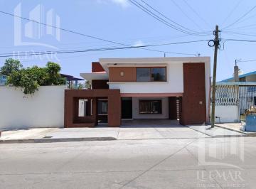 Casa · 368m² · 3 Recámaras · 2 Estacionamientos · Casa en Venta de 3 Recamaras en Col. Unidad Nacional