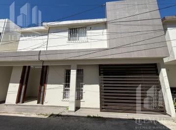 Casa · 3 Recámaras · 2 Estacionamientos · Venta de Casa en La Unidad Nacional de 3 Recamaras, a Unos Pasos de La Plaza Jalisco