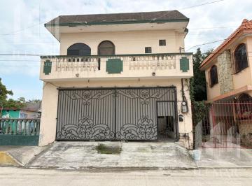 Casa · 150m² · 4 Recámaras · 2 Estacionamientos · Casa en Venta de 4 Recámaras, Col. Hipódromo, Cd. Madero