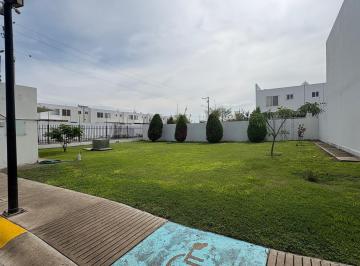 Casa · 90m² · 3 Recámaras · 2 Estacionamientos · Renta Casa con Ampliacion Viñedos Queretaro