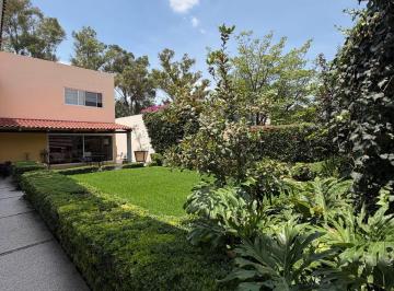 Casa · 330m² · 3 Recámaras · 4 Estacionamientos · Casa - Jurica