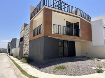 Casa en condominio de 4 habitaciones, Querétaro · Casa con 4 Recamaras en Renta o Venta, Altos Juriquilla Queretaro