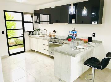 Casa · 120m² · 4 Recámaras · 2 Estacionamientos · Casa en Zibatá con Recámara en Planta Baja (4 Recámaras)